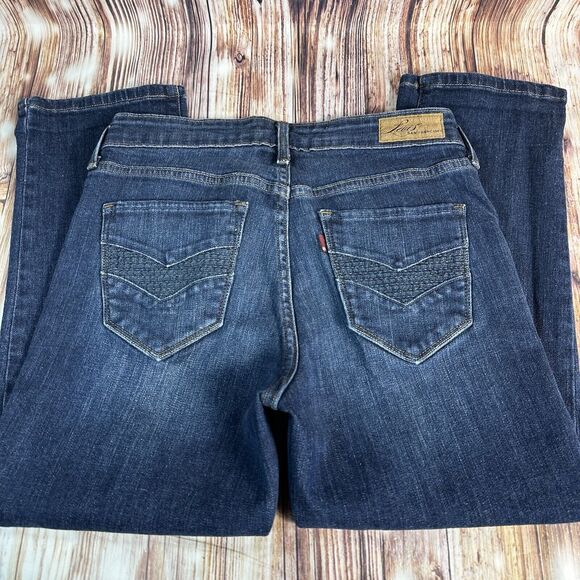 Levi's DEMI CURVE Classic Size 4 Mid Rise Crop Capri Jeans Denim Pants 27x21.5 - Picture 3 of 9